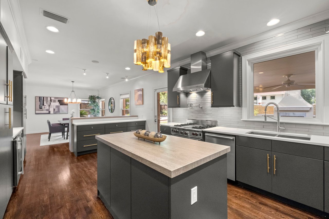 Luxury Property in Olmos Park