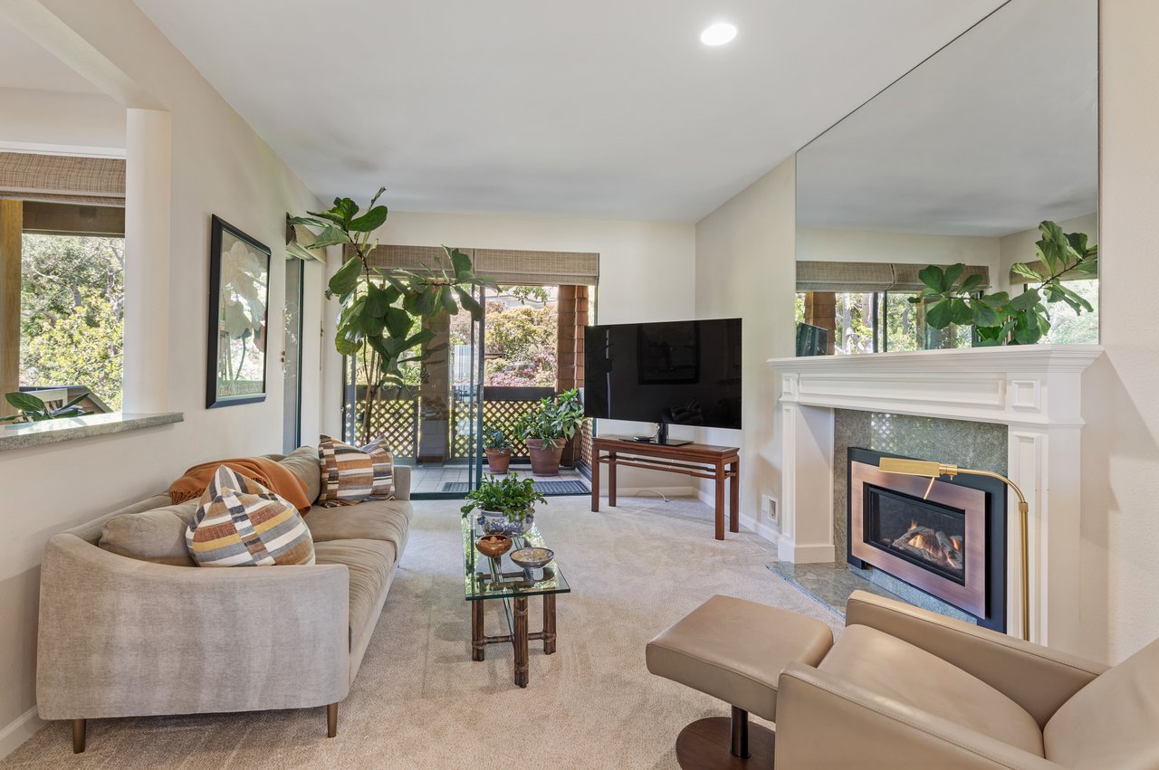 Luxury Condo with Sweeping Bay Views