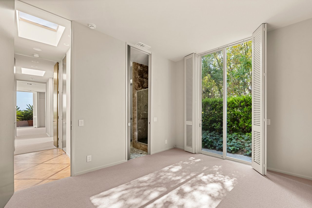 9032 Thrasher Ave, sunset strip