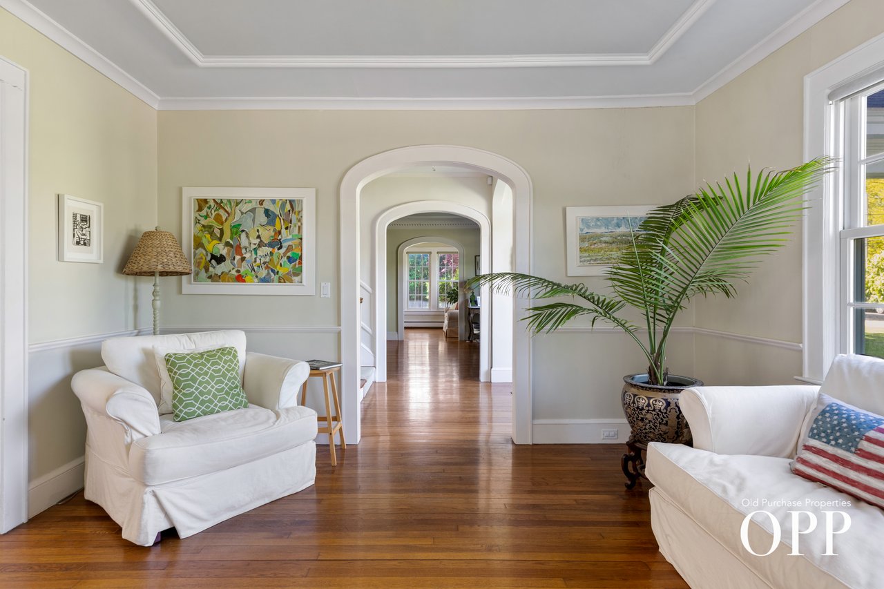 A Classic Residence in the Estate Section
