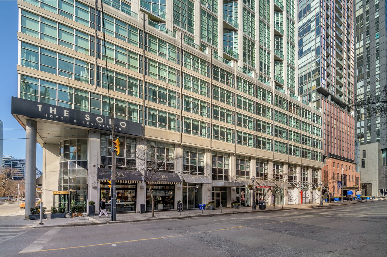 36 Blue Jays Way Unit: 528