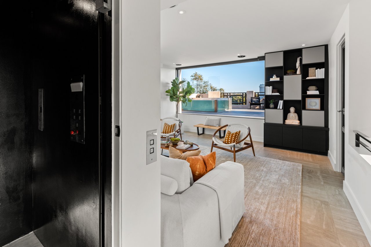 145 Channel Pointe Mall