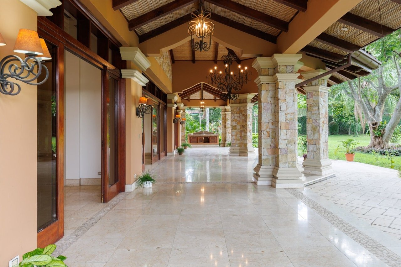 Single Level Luxury Home, Santa Ana, San Jose
