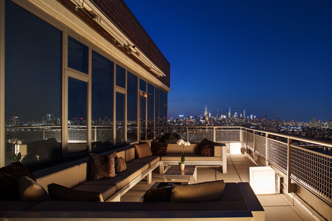 100 Jay St, Penthouse