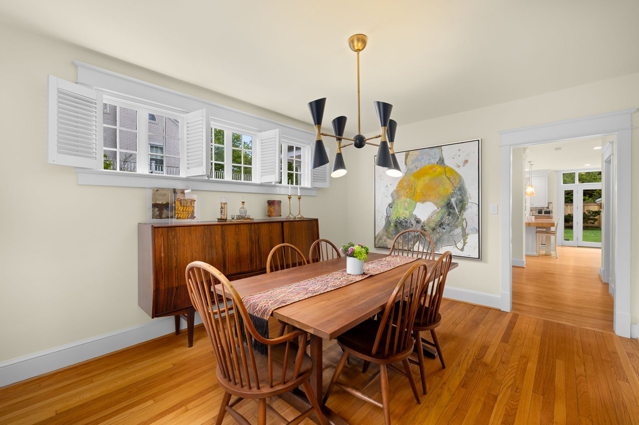 22 W OAK STREET