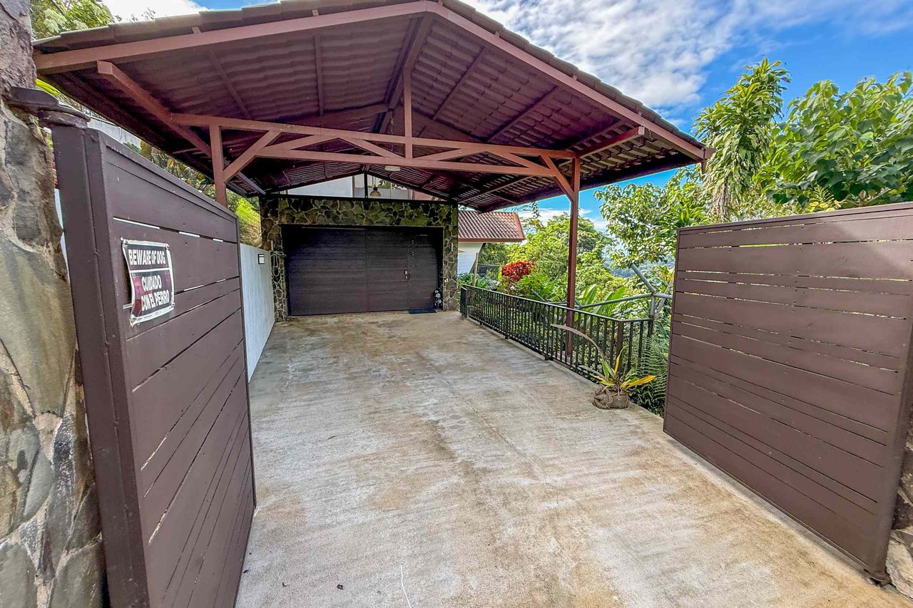 Panoramic Ocean View 4-Bedroom Home with Big Pool & Ample Space to Entertain in Ojochal Costa Rica