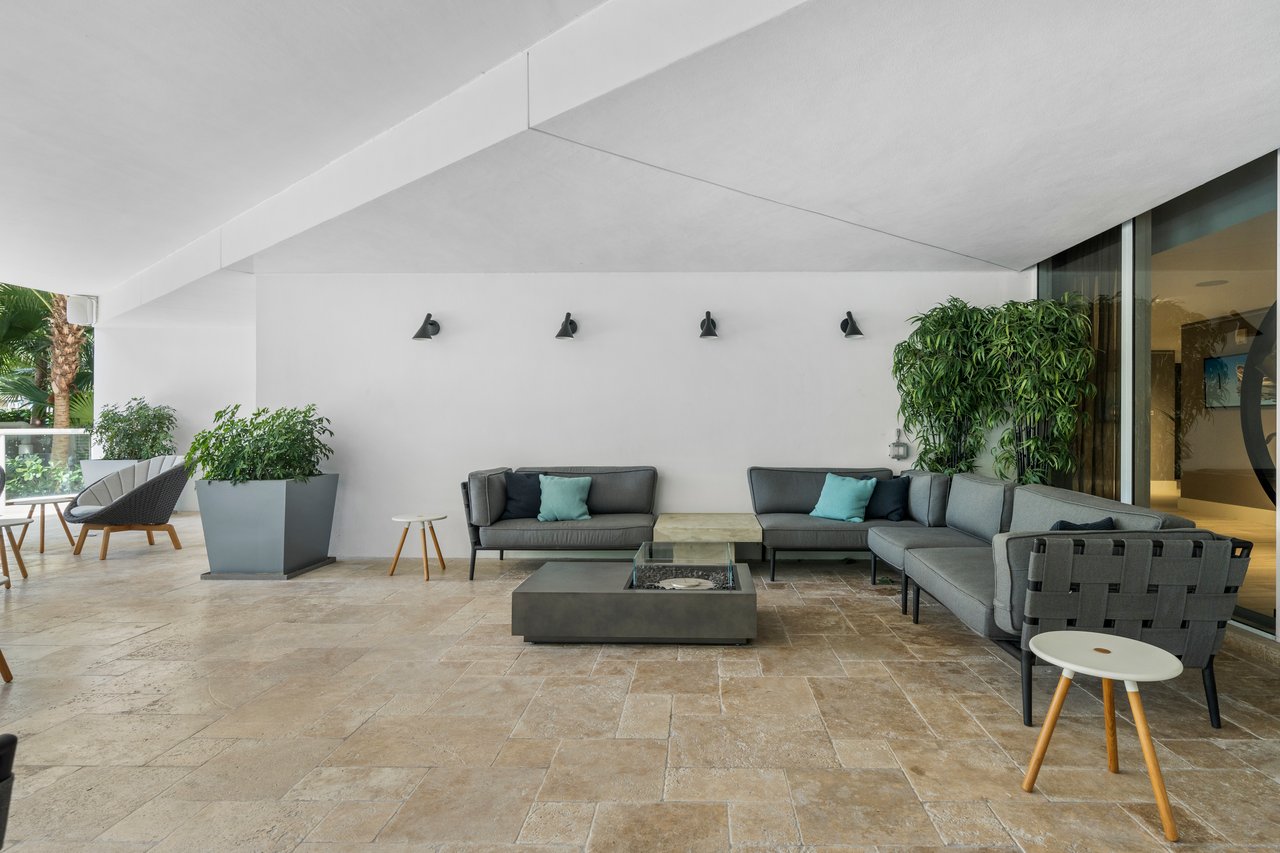 Las Olas River House