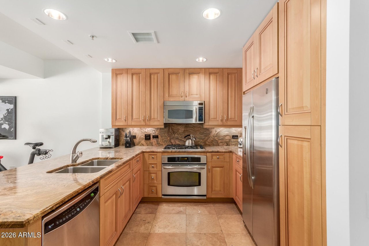 7161 E Rancho Vista Dr, #2015
