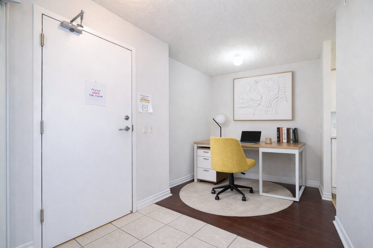 9015 Leslie Street, 807