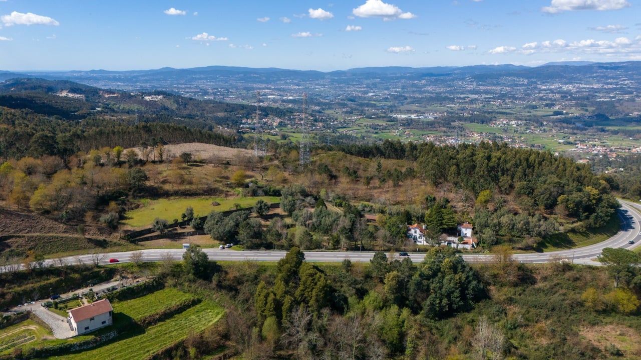 Charming Countryside Estate Near Braga – 11 Acres of Privacy, Potential & Portuguese Character