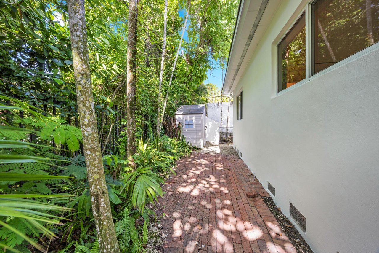 Coral Gables Corner Charmer