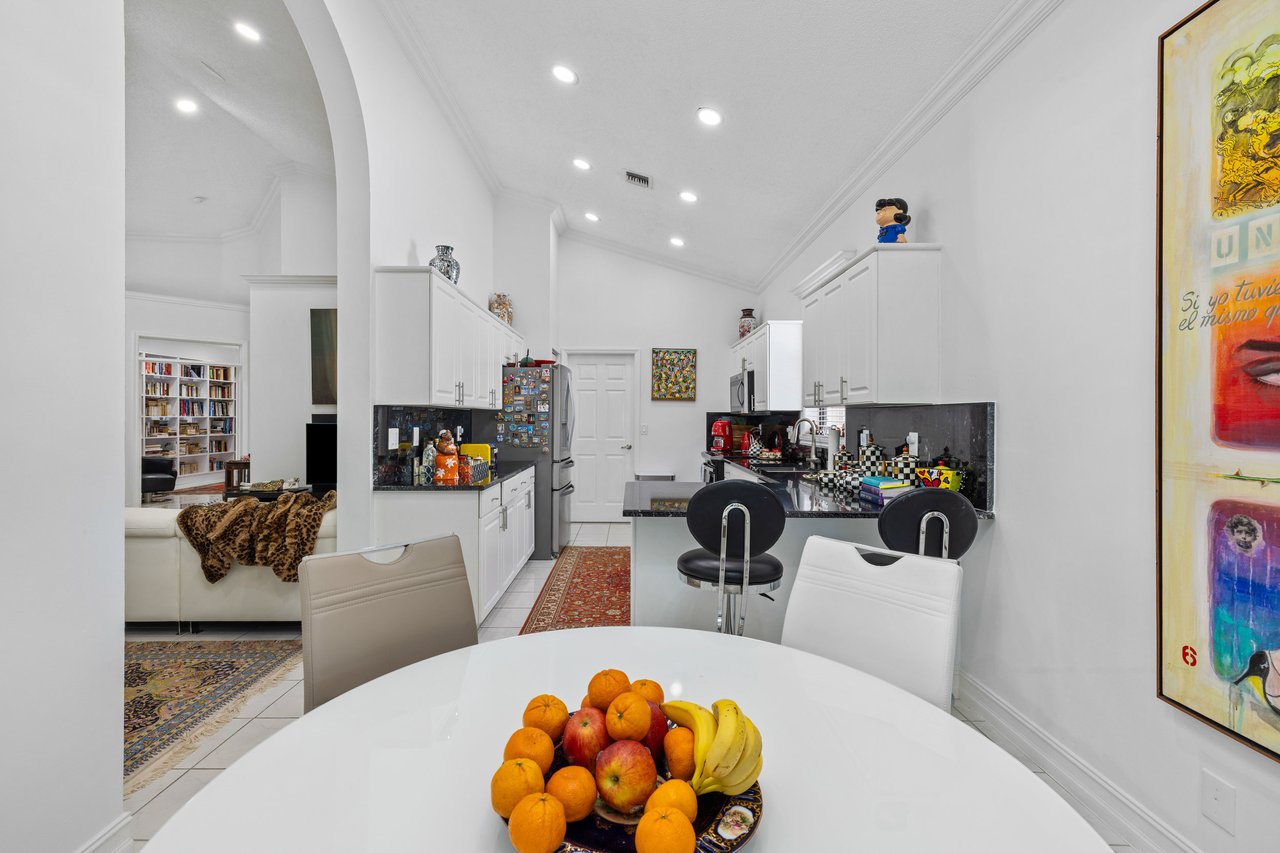 10056 Lexington Cir N