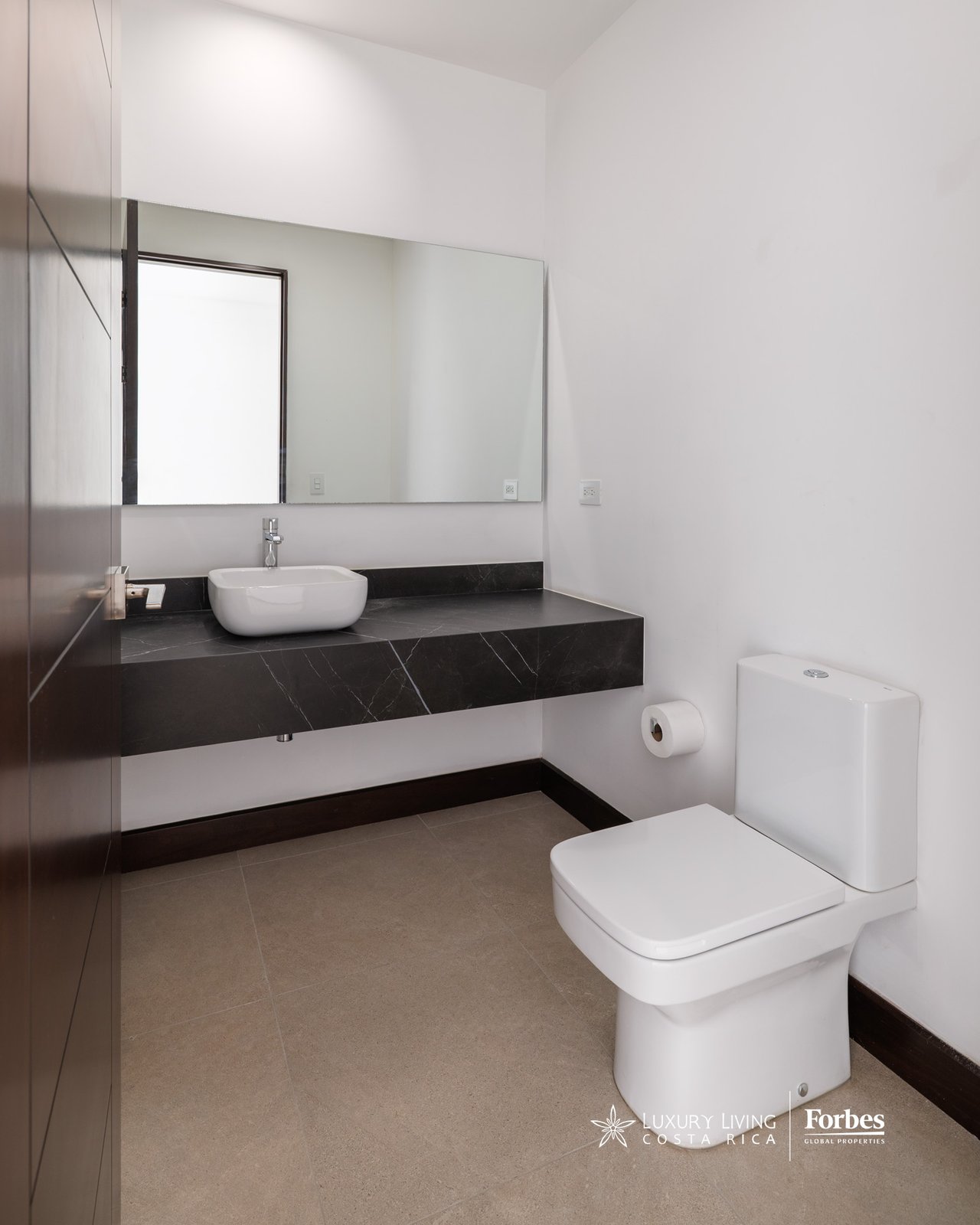 21475 - Modern apartment, 4 bedrooms + maid's quarters in Escazu for sale and rent