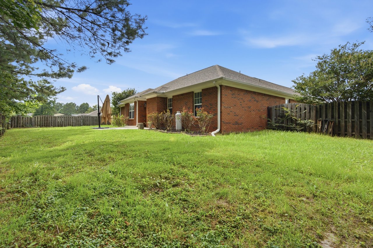 Beautiful Home Featuring Upgraded Finishes & Outdoor Privacy