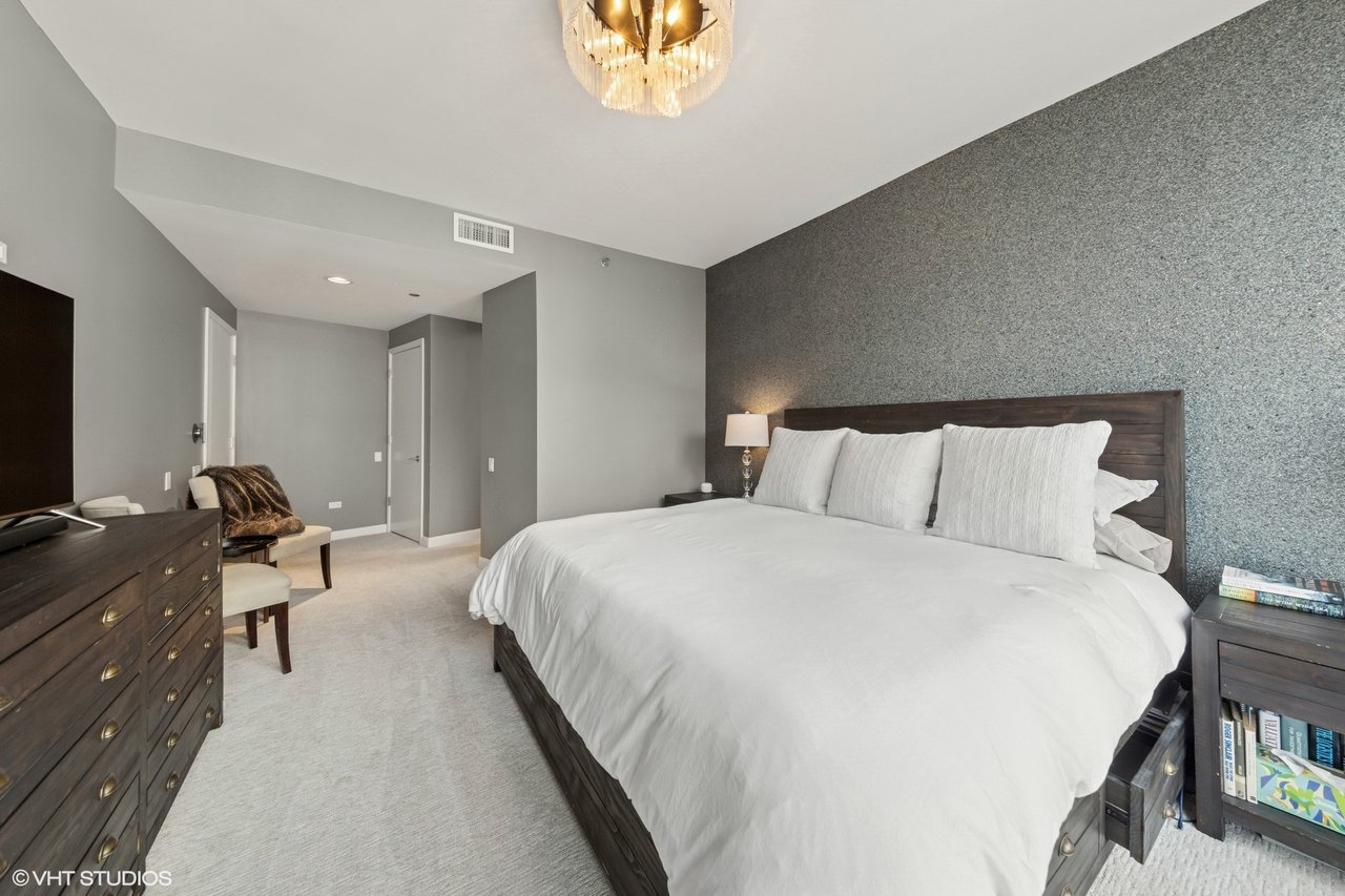 60 E Monroe St Unit 2101