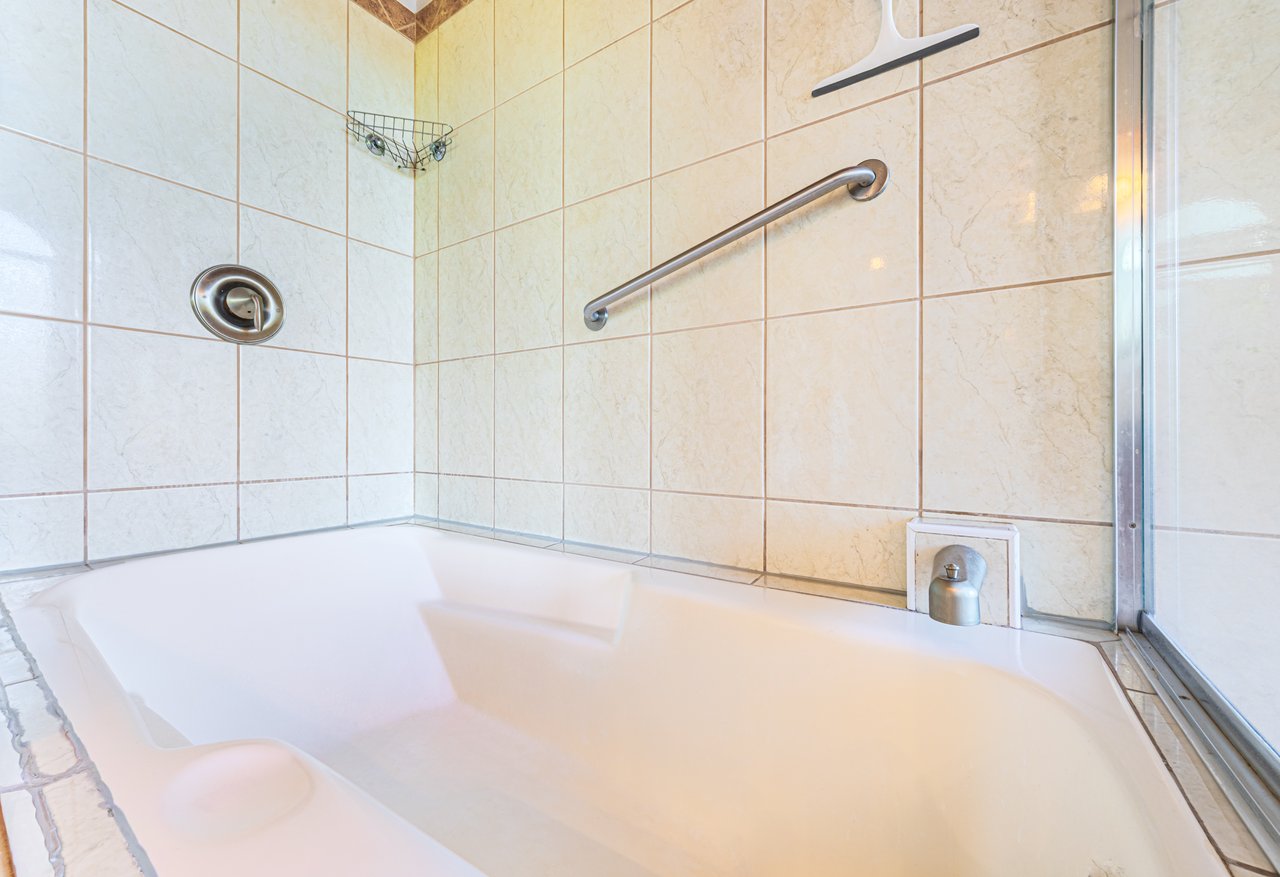 Elegant 3 Bedroom + Office Jungle Home in Puesta Del Sol, Ojochal