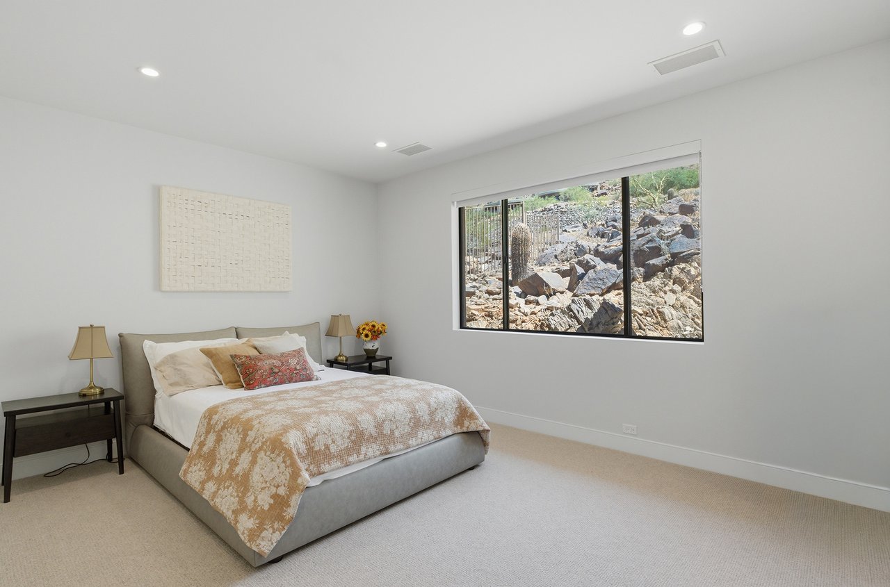 5411 E ROADRUNNER Road