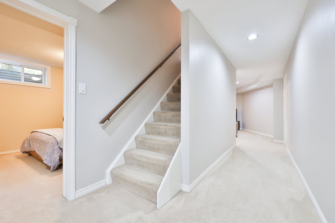 206 Rossmore Boulevard, Burlington