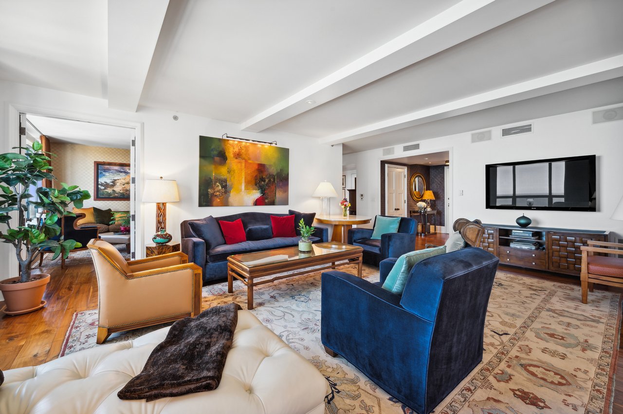 180 East Pearson Unit: 5902