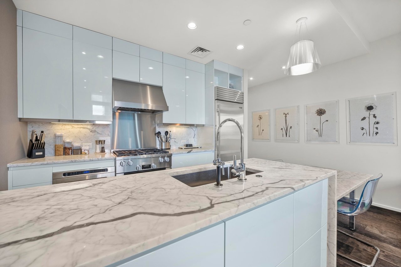 200 Congress Ave #33BB