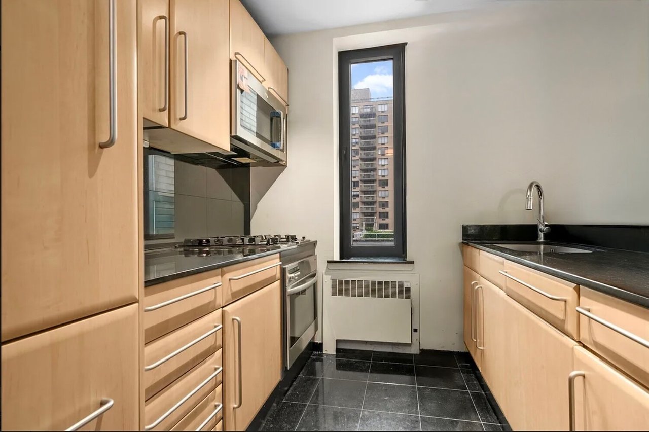 157 E 32ND Street 21B
