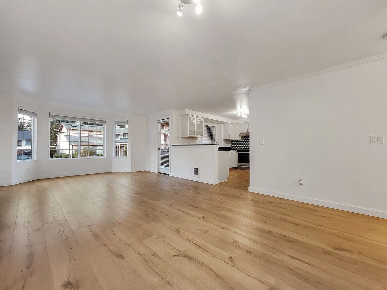 9838 NE 122nd St APT Q201