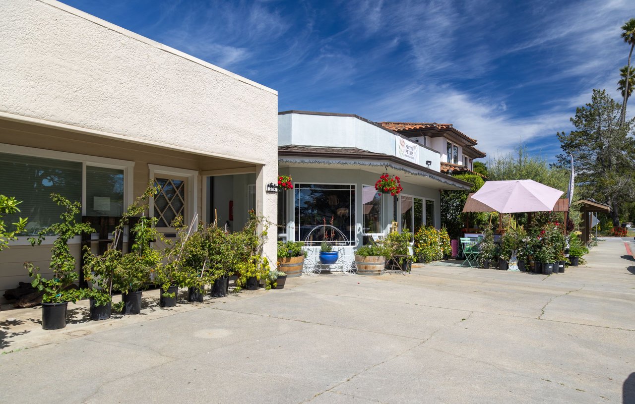 Honey Hill - 365 Race Horse Ln