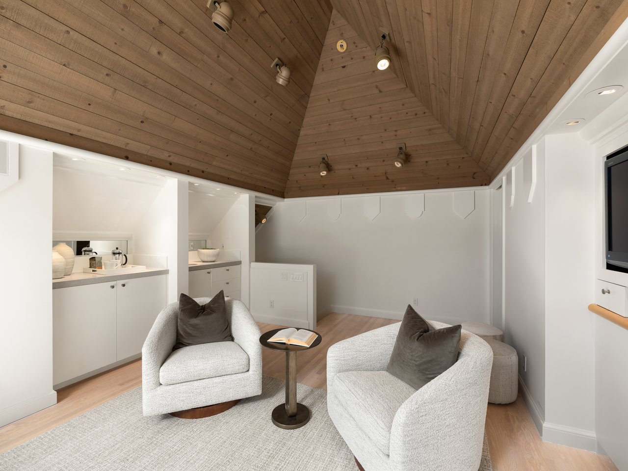 The Extraordinary Round Hill Estate