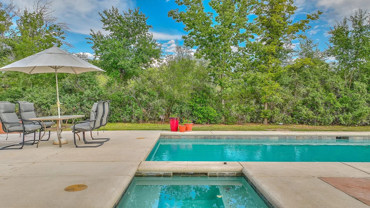5910 Corrales Rd
