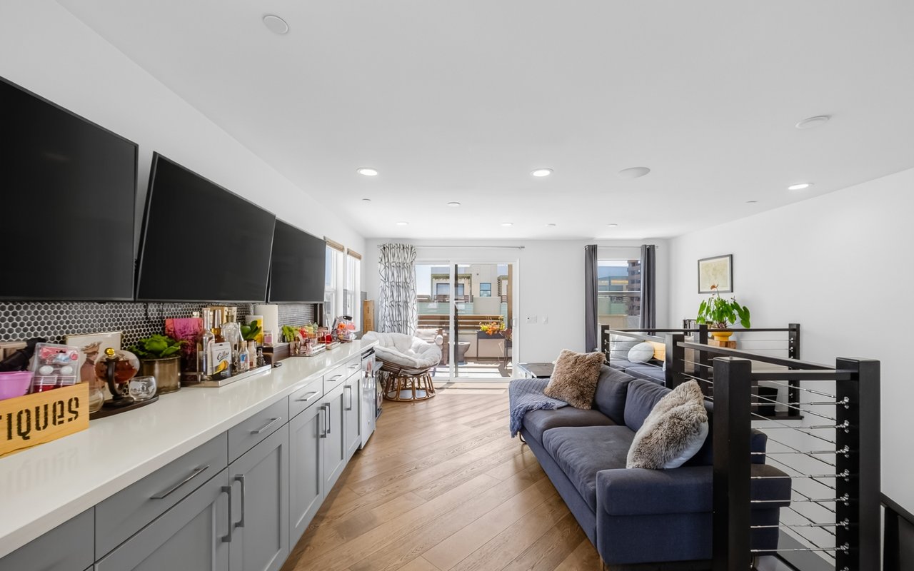 1687 Grand View