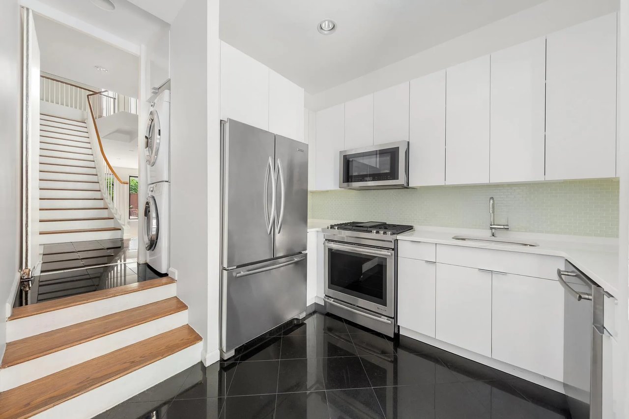 232 E 67th St Maisonette