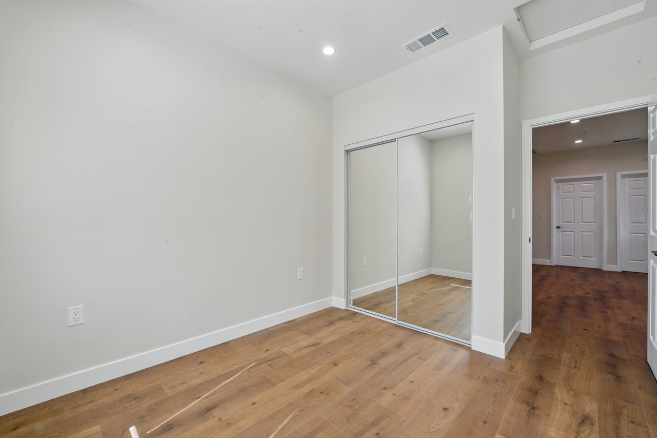 4 Units in North Hollywood