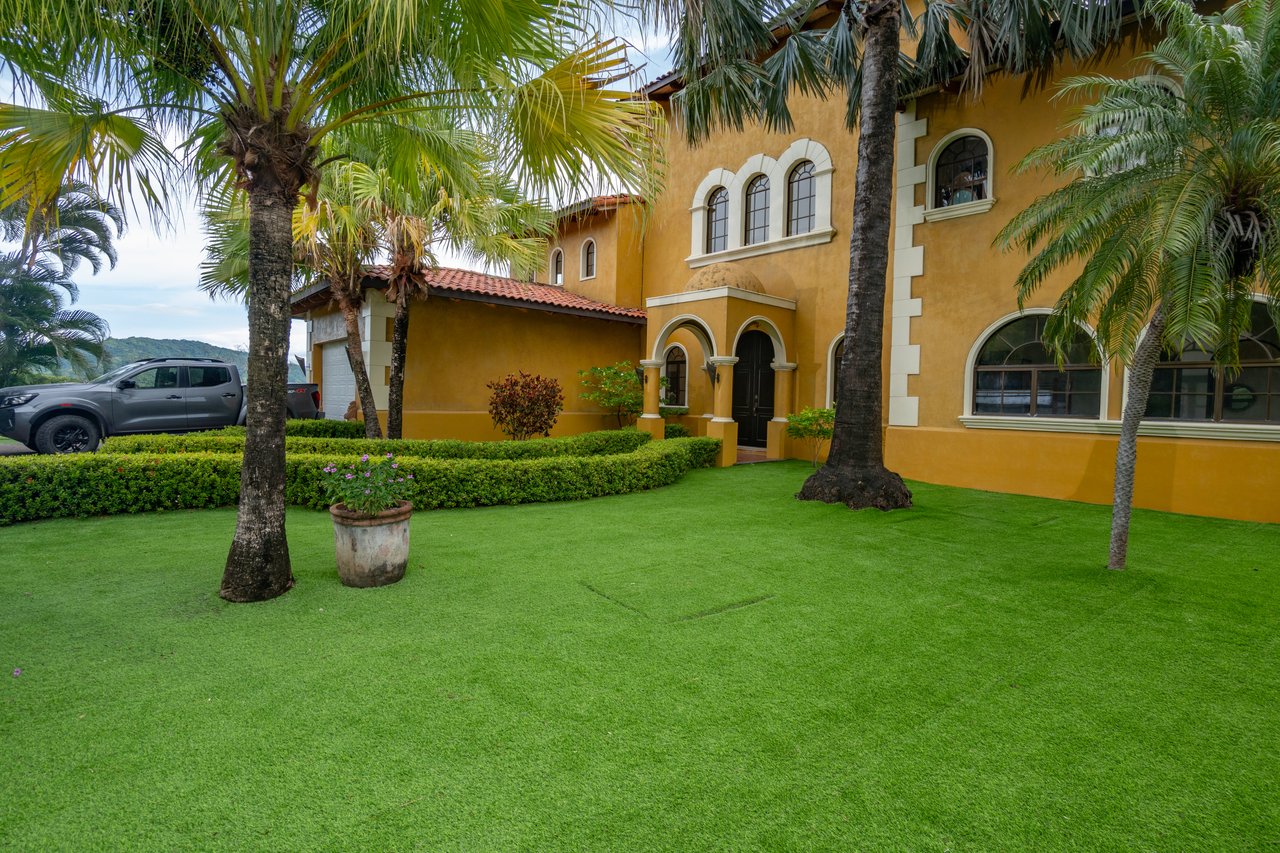 Casa Loro - Luxury Estate