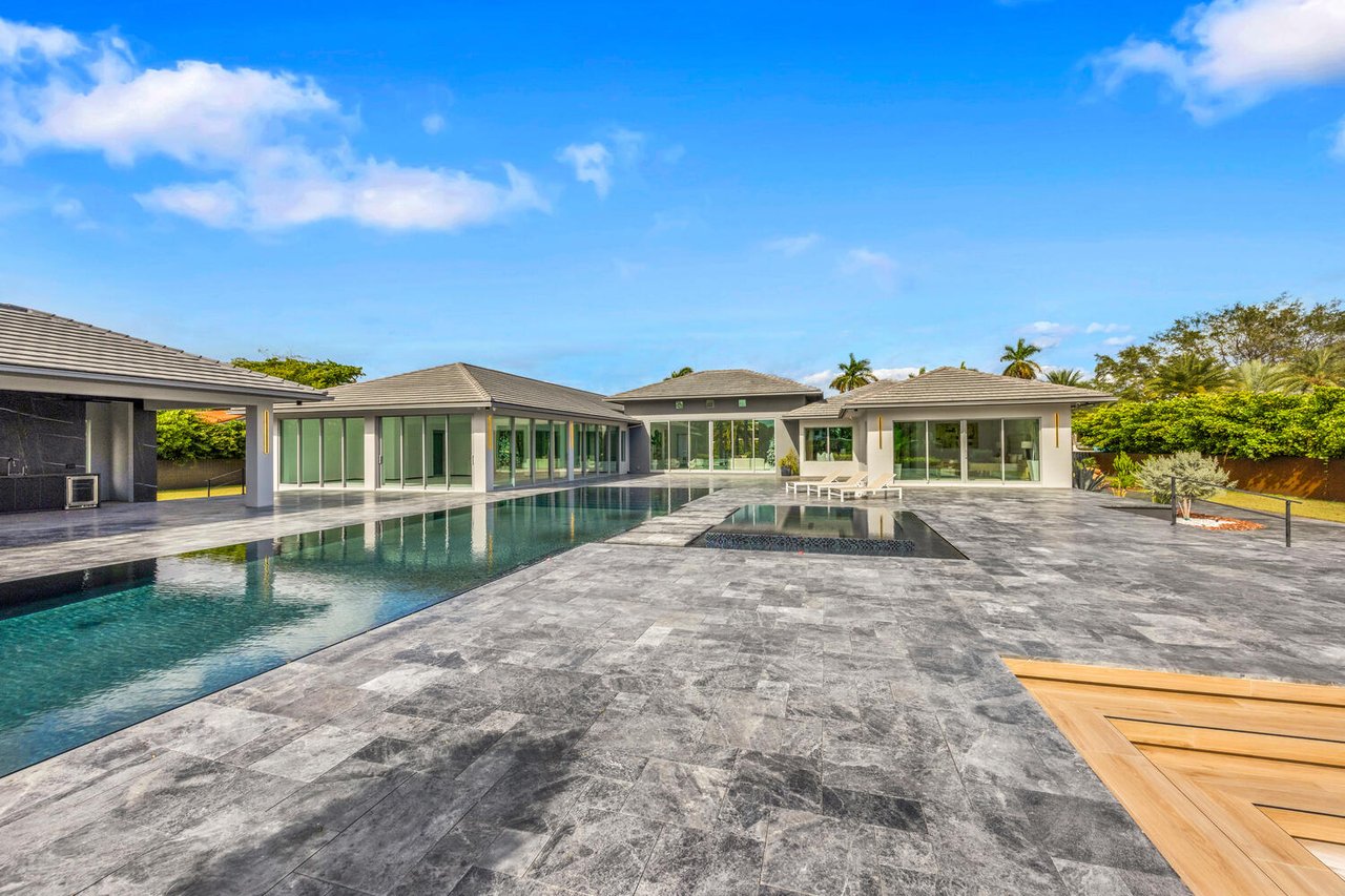 Your Private Resort - Everyday Of The Week