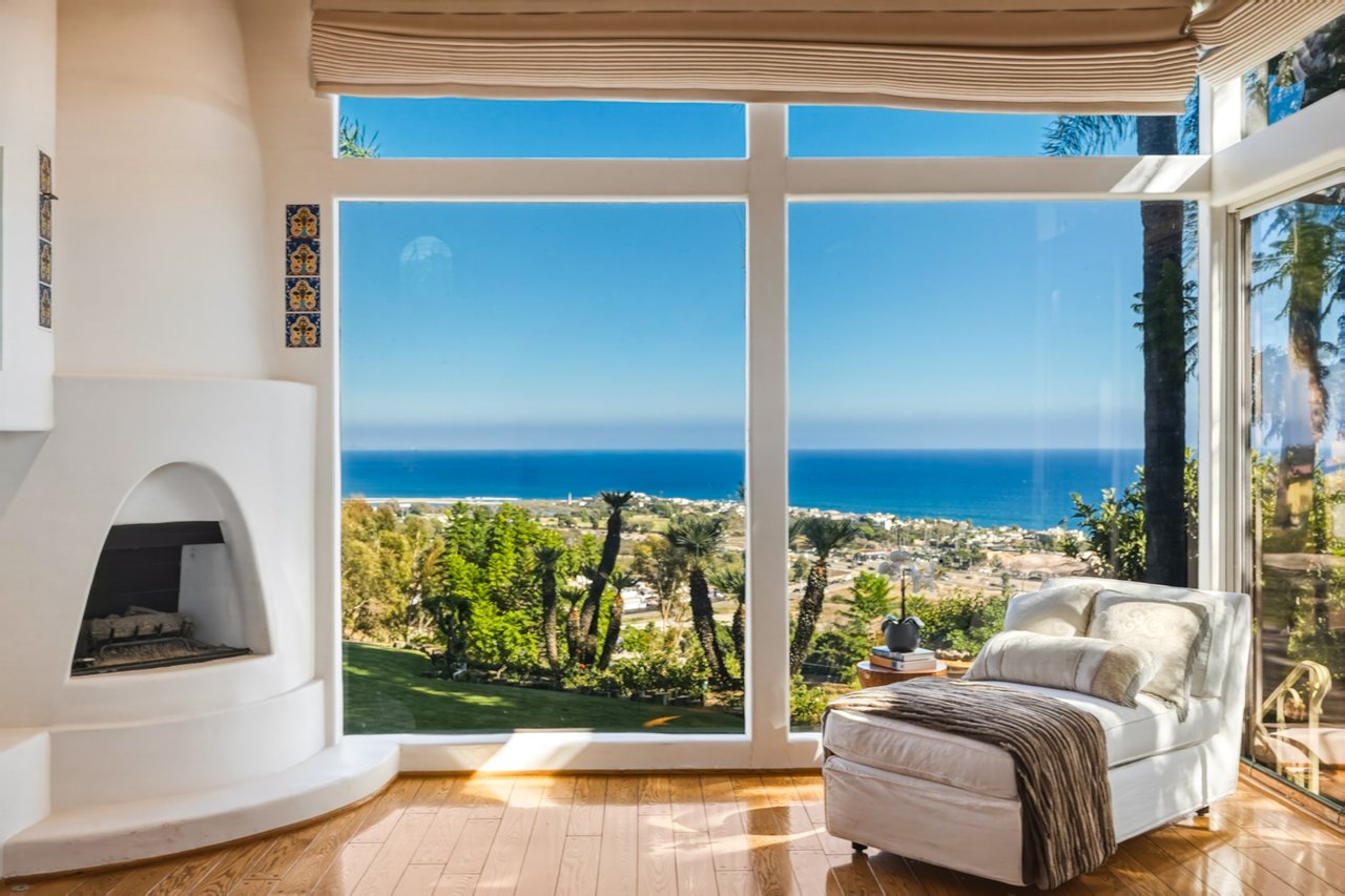 3400 Coast View Dr