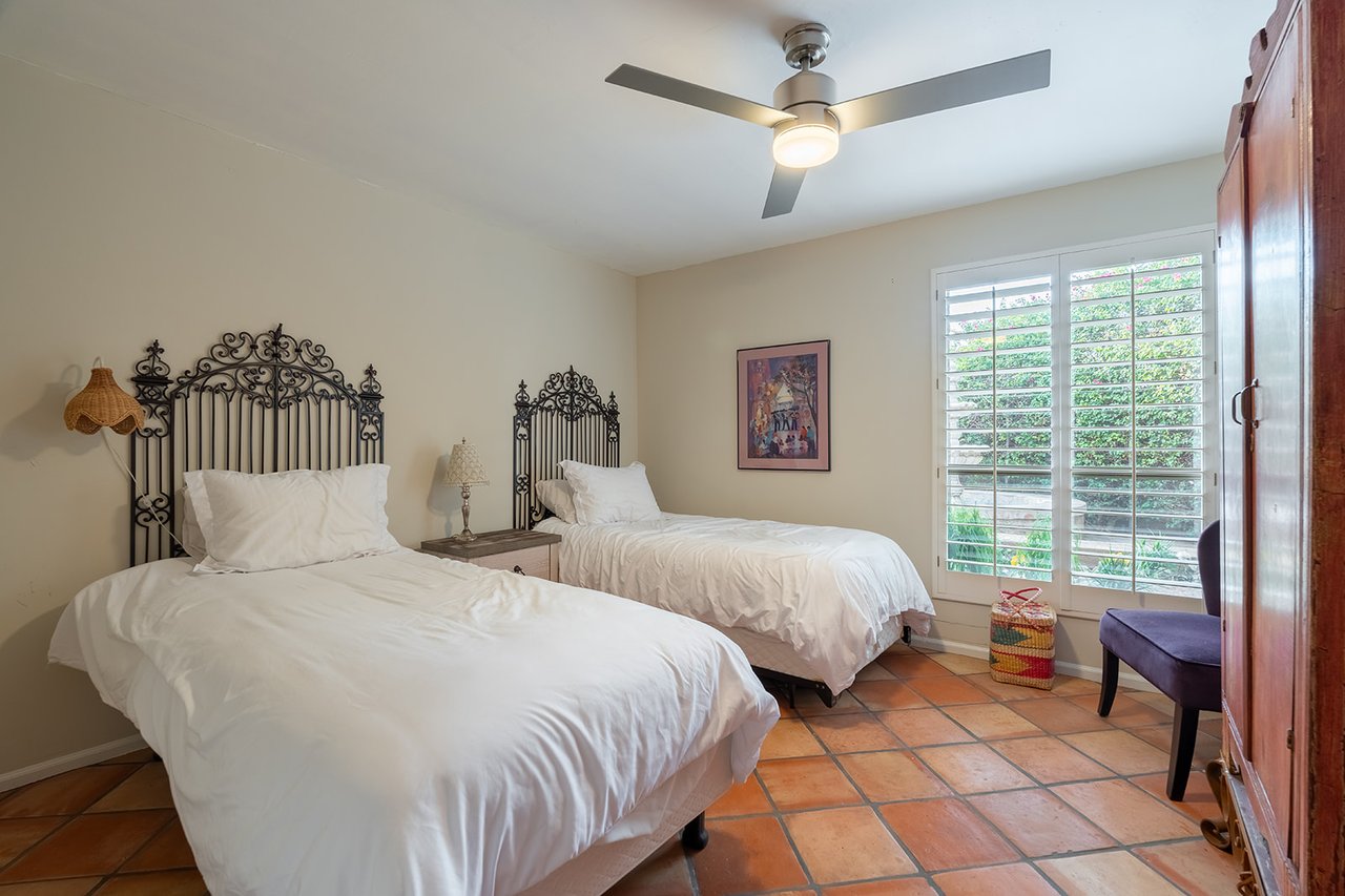 7507 N VIA DE LOS LIBROS