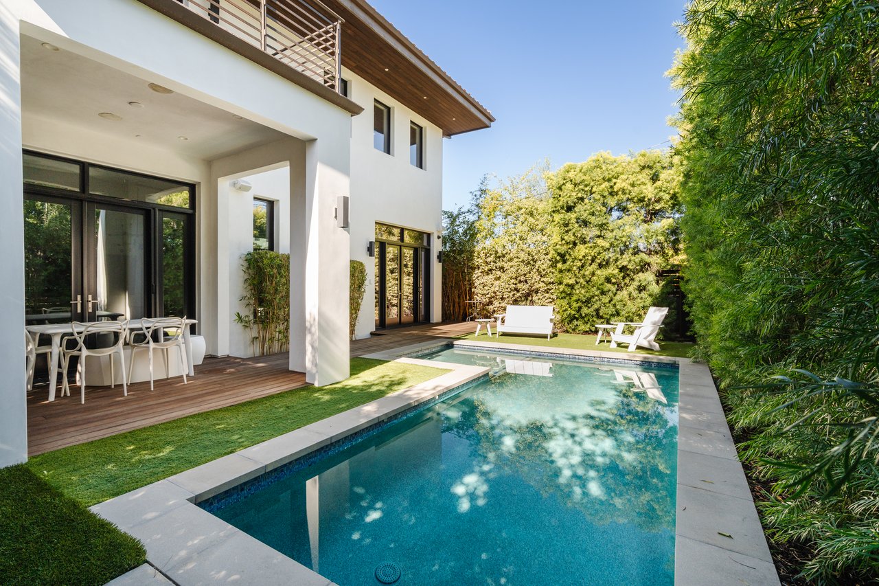 536 N Arden Blvd, Larchmont