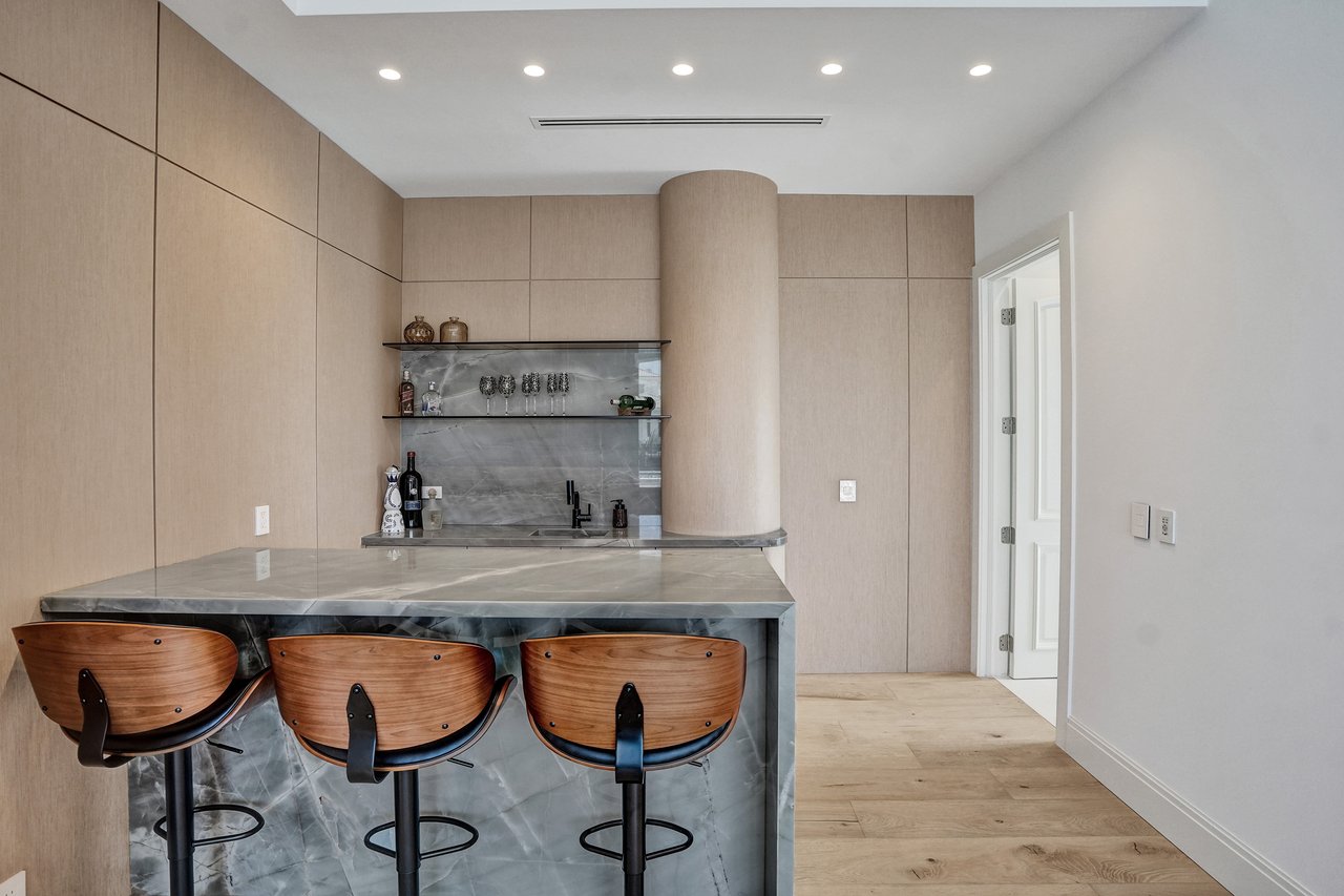 30  S Compass Dr
