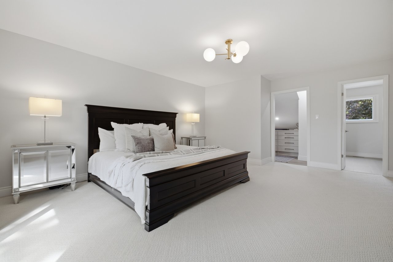 Rare Court Location on Oakville Golf Course
