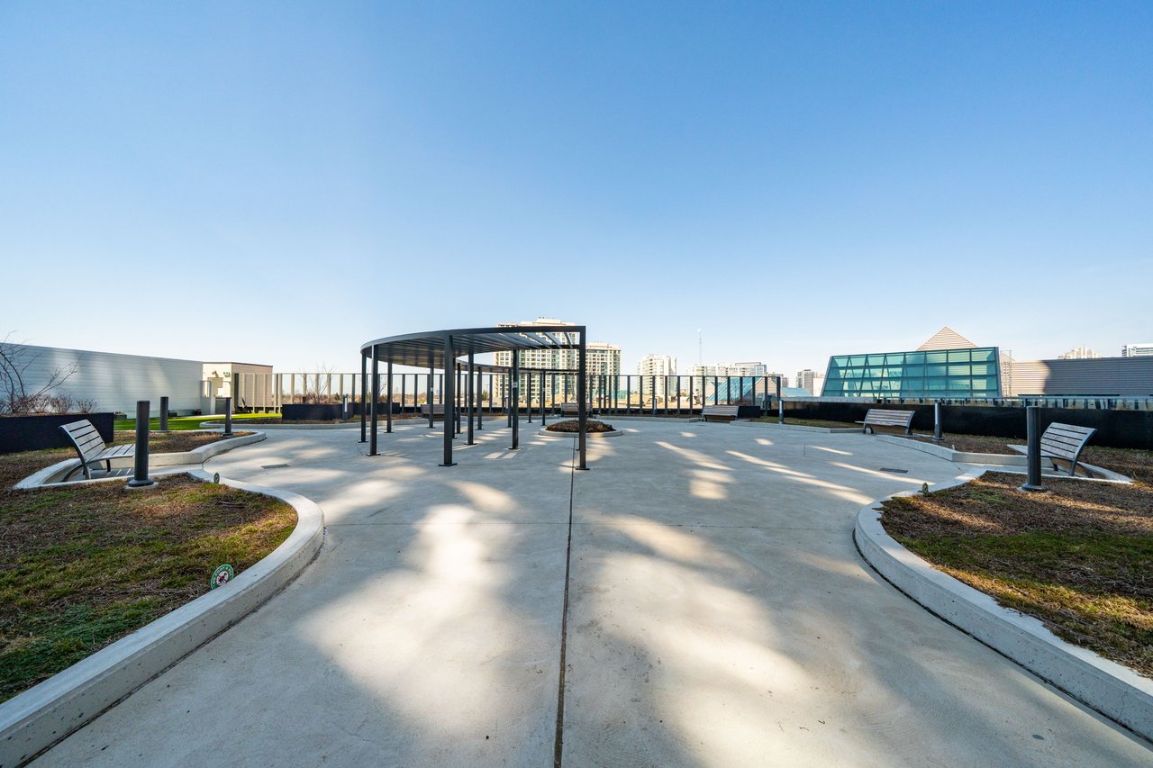 30 Upper Mall Way, A2205