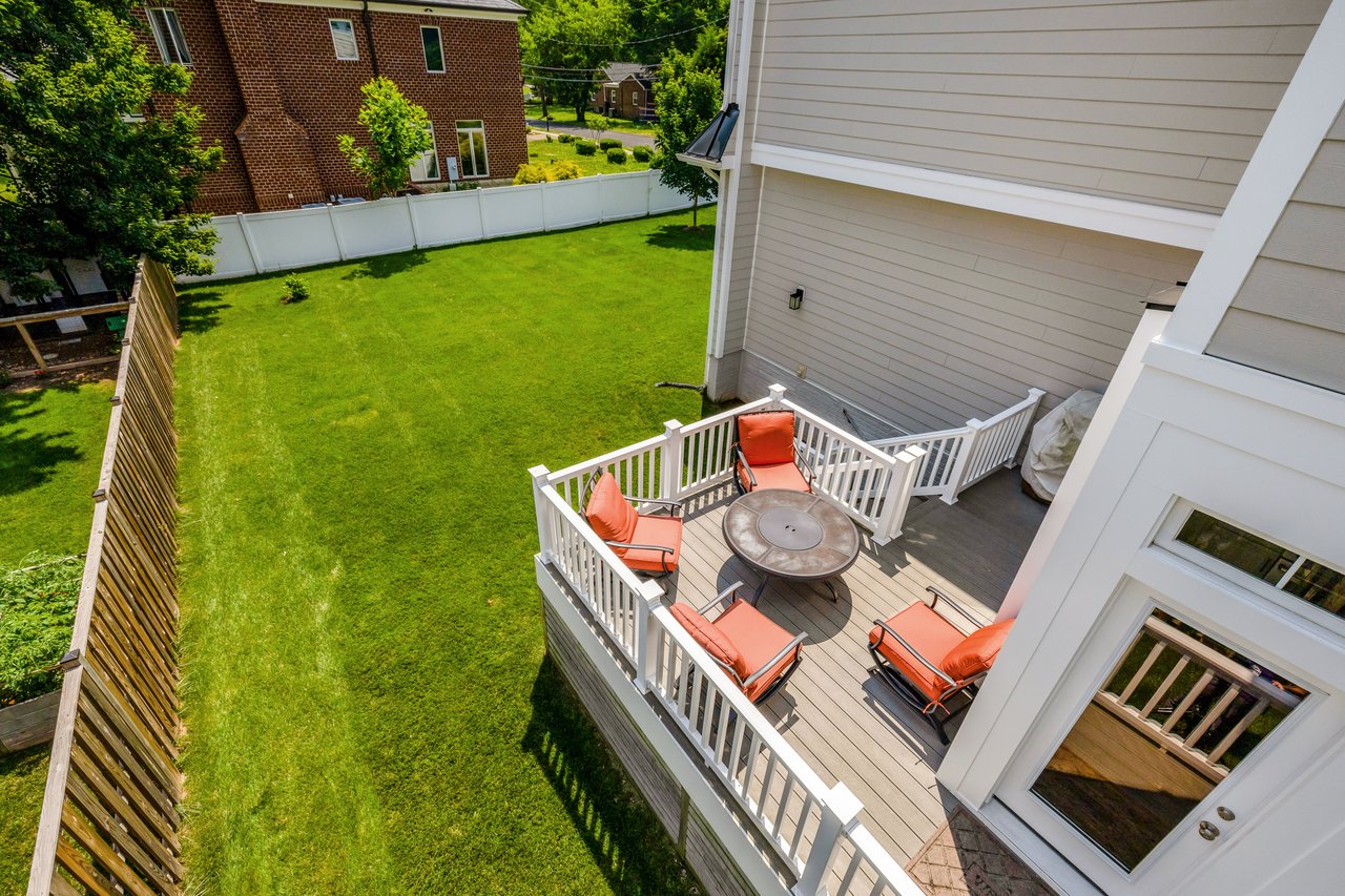 300 Jade Ct NW