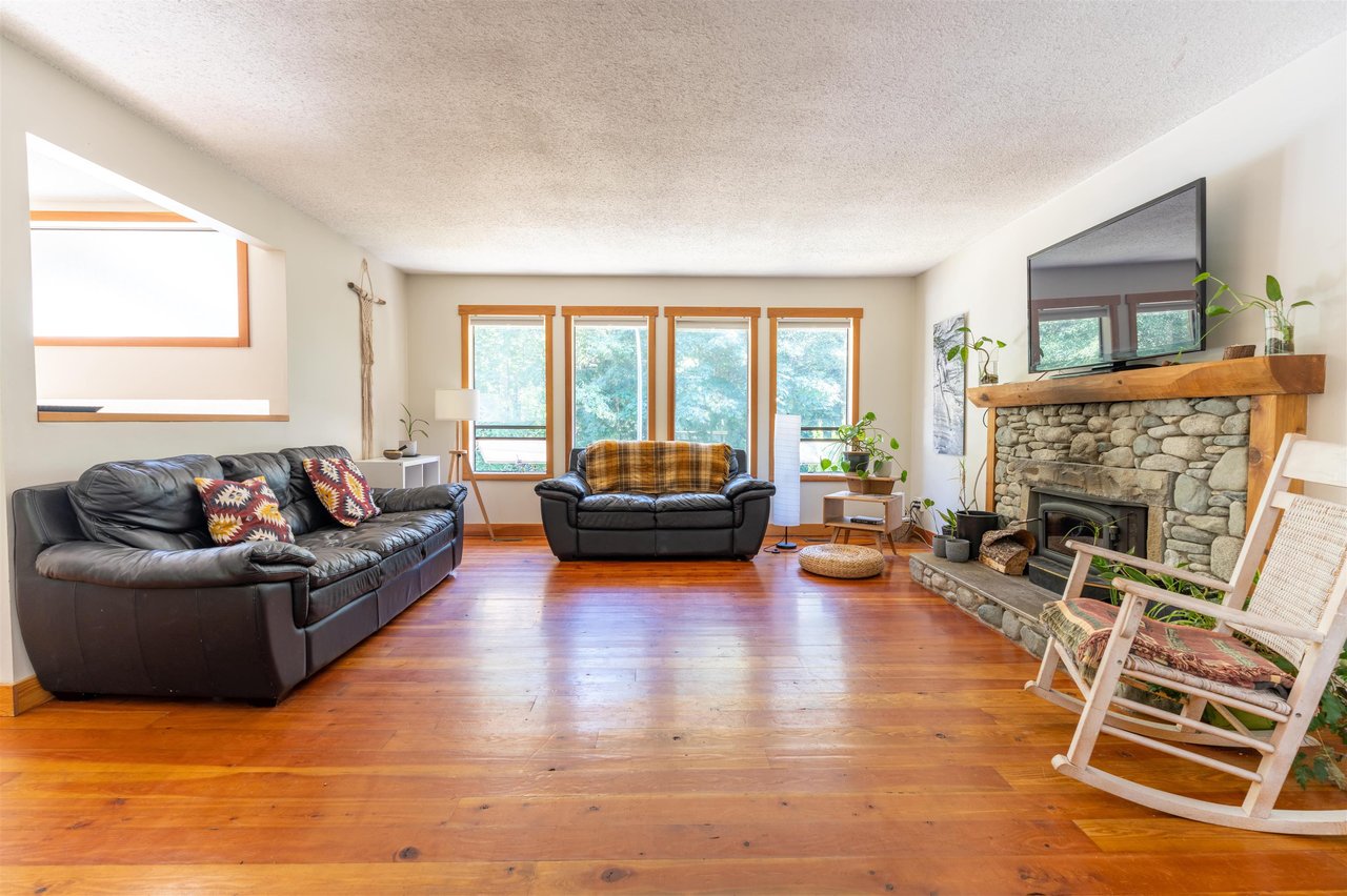 1124 Plateau Cres