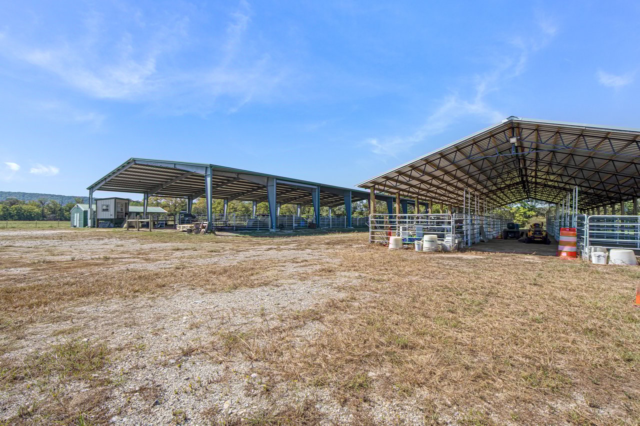 185 Acre Horse and Cattle Ranch