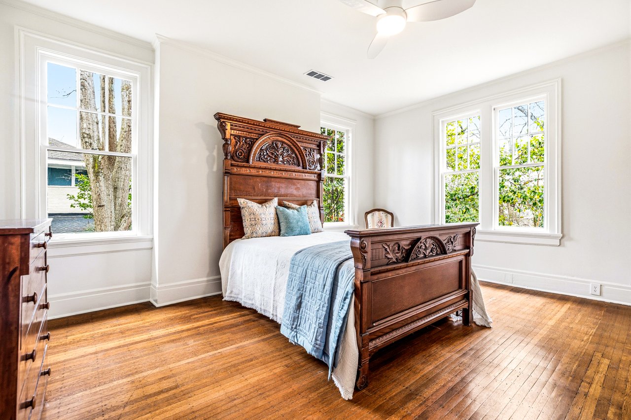 794 Springdale Road NE