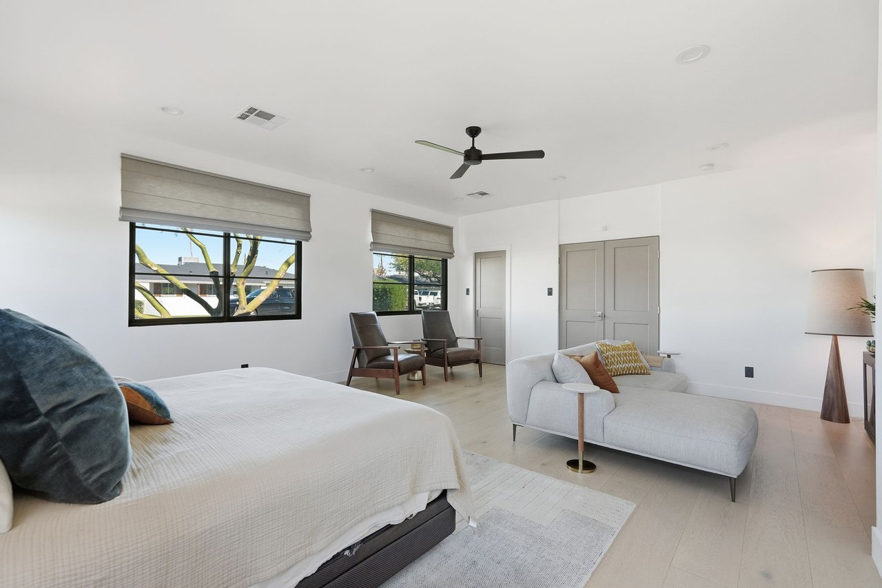 3901 E WELDON Avenue