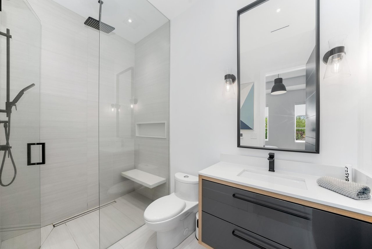 6 Forestave Crescent