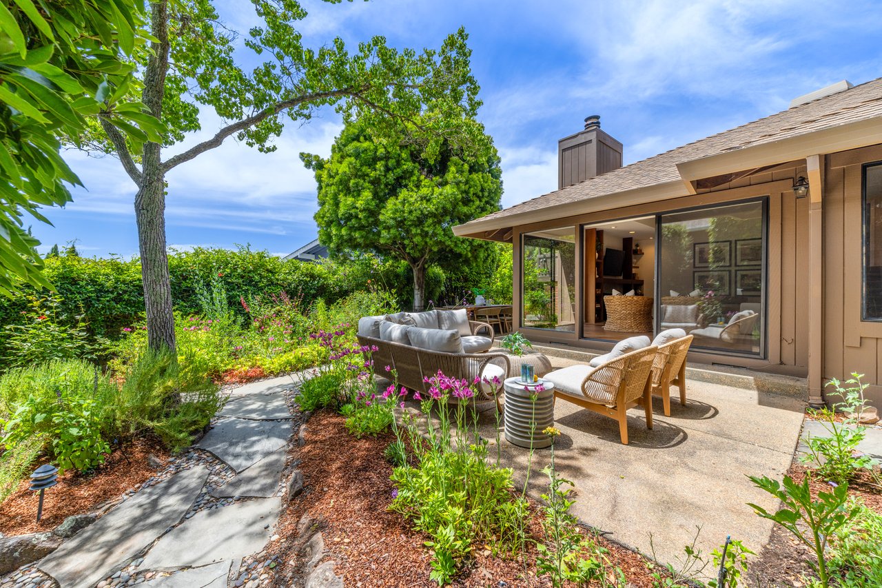 Inviting and Updated - Picturesque Grounds