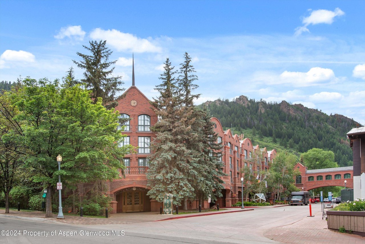 315 E Dean Street, Unit B33-C4