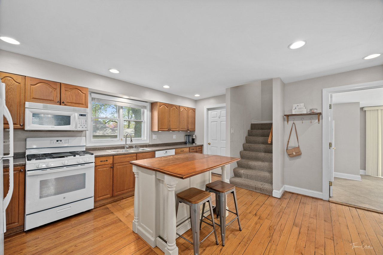 4046 Fairview Ave, Downers Grove
