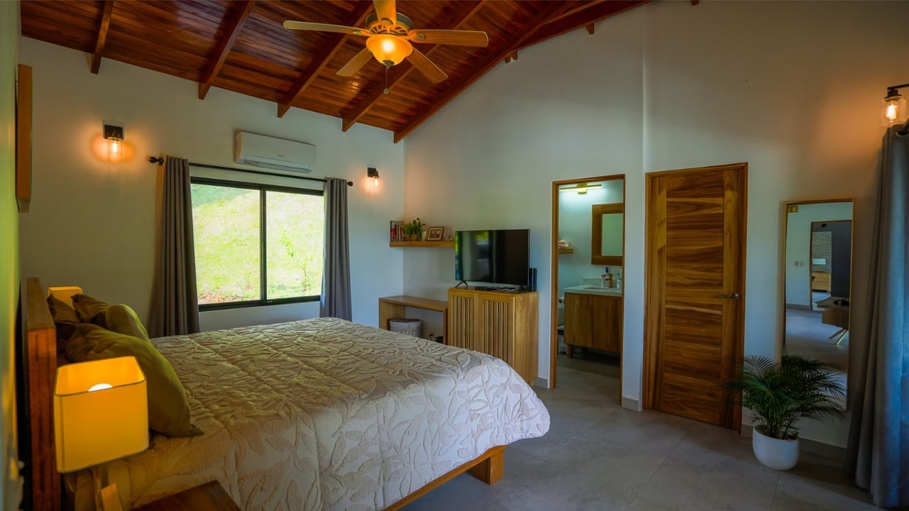 Stunning 2-Bedroom, 2-Bathroom Home with Pool on a Spacious Lot in Ojochal – Calle Papagayo